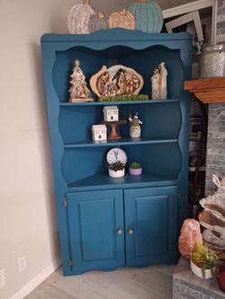 Corner hutch