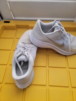 Women's Size 10 White Nike Shoes