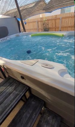 Used 2022 Jacuzzi 12 ft Aquaplay Swimspa