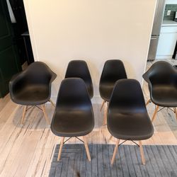 Set of 6 Eames schoolhouse Chairs 