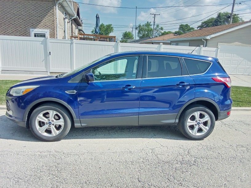 FORD 2014 ESCAPE 4 CYLINDER ECOBOOST RUNS AND DRIVES AWESOME ALWAYS MAINTAINED EVERYTHING WORKS NO CHECK ENGINE LIGHT ON DASHBOARD