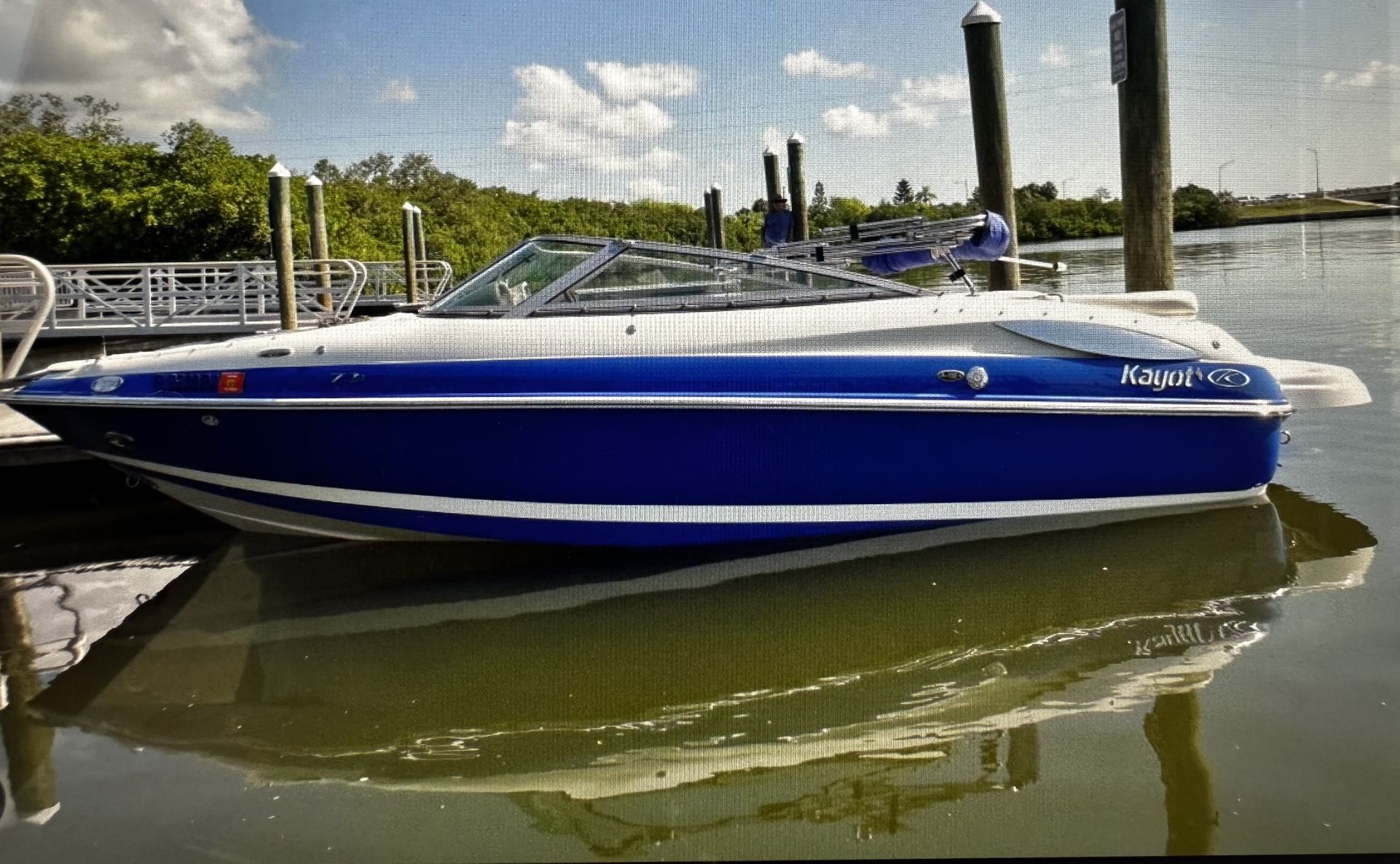 2007 Kayot Z220 Sport 5.7L V8 22FT