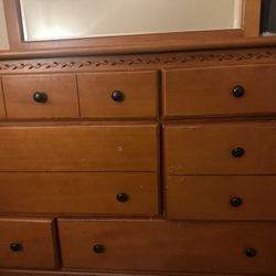 Dresser / Mirror