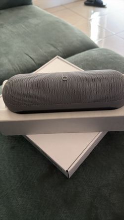Beats pill x Kim Kardashian wireless Bluetooth speaker