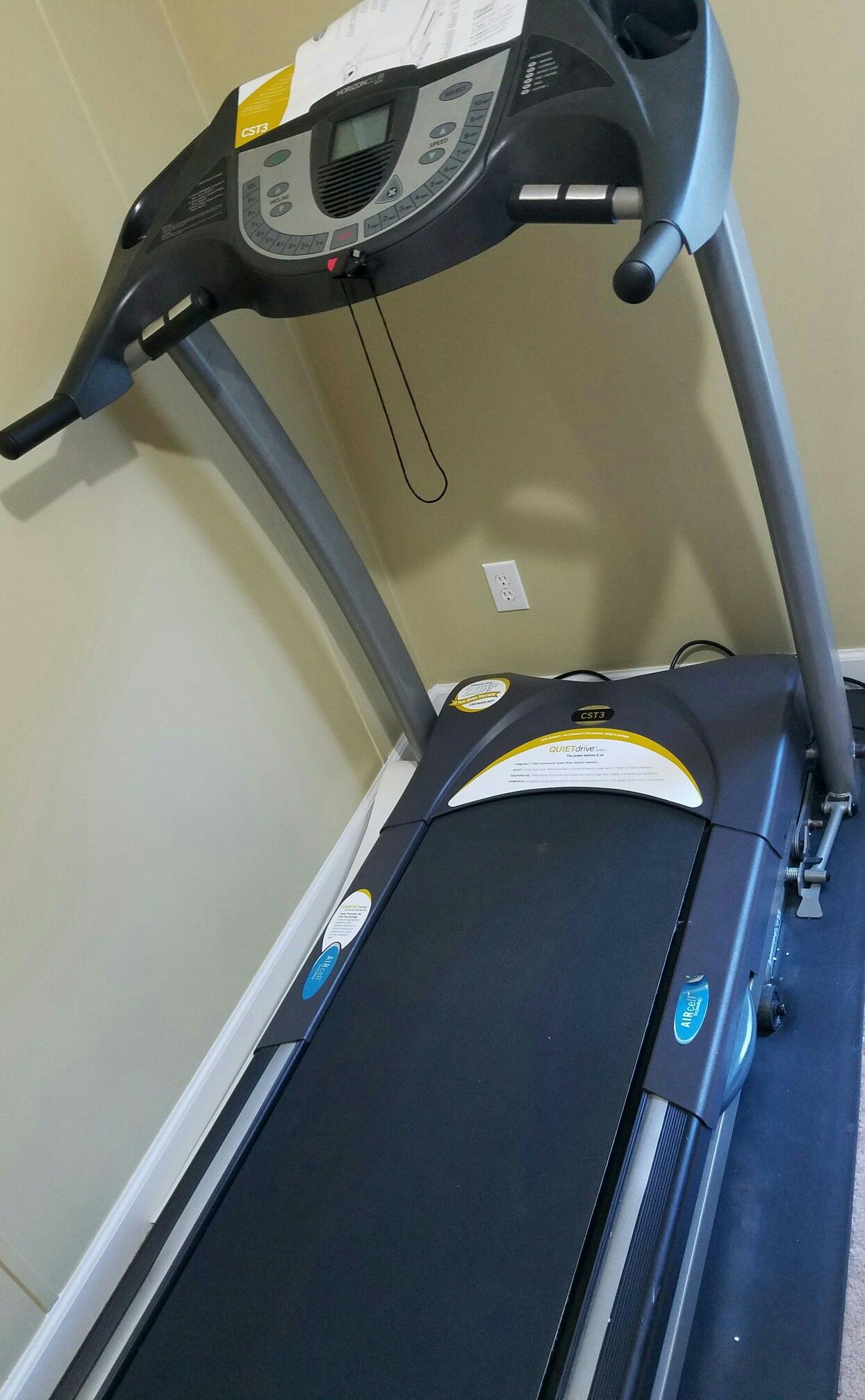The Horizon Advantage CST3 smart board Treadmill