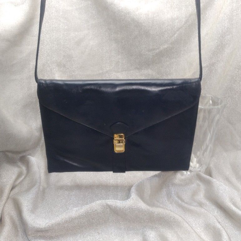 Susan Gail Vintage Classic Navy Blue Leather Shoulder Envelop Fringe Purse Bag
Elegant and simple slim design bag for many uses.  Formal, business,