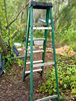 Fiberglass 6ft ladder!!!