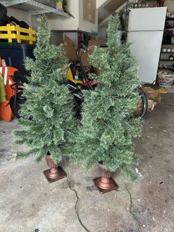 Pre Lit 4’ Lighted Trees
