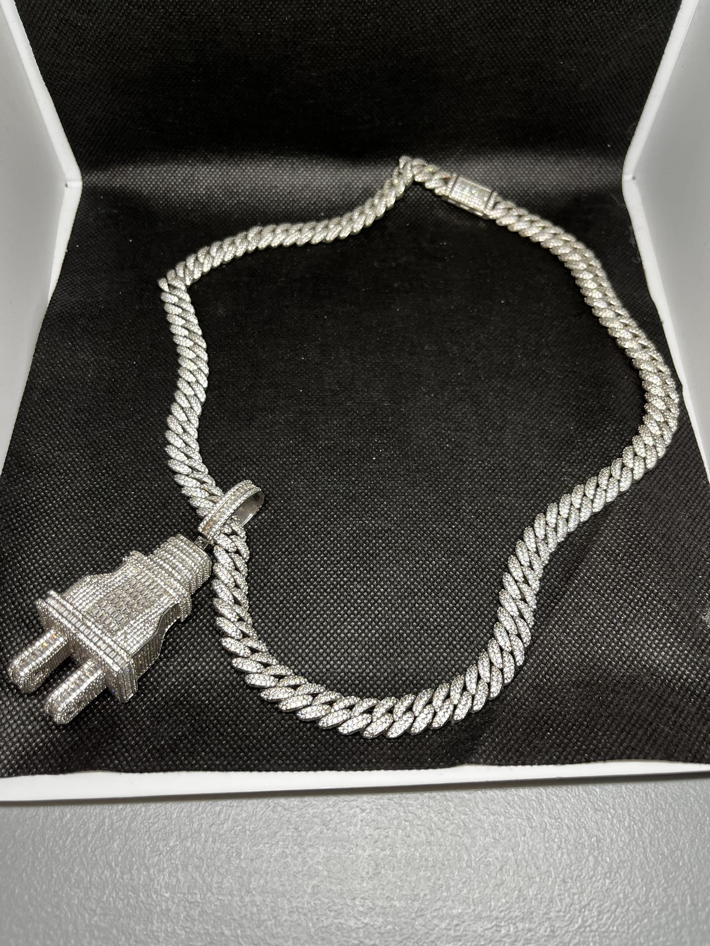 THE PLUG Diamond Chain