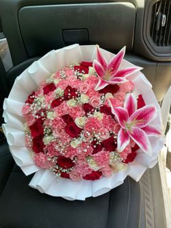 75 roses with mixed blooms