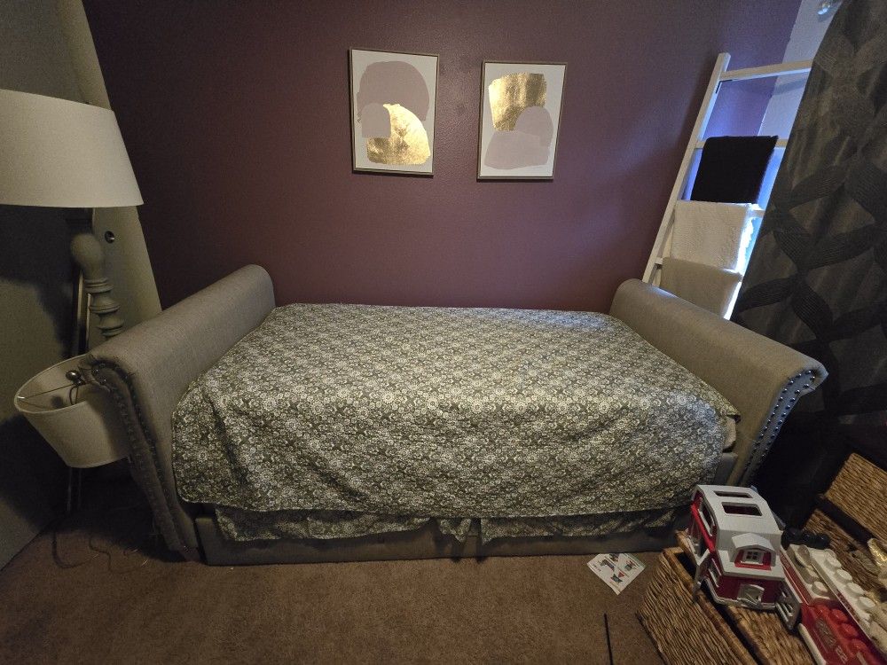 Like New Day Bed. Will Take Reasonable Offer