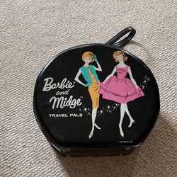 Barbie and Midge  travel pals  (Carry bag)