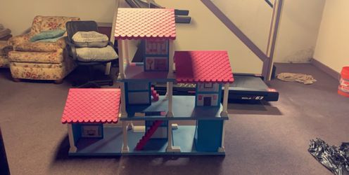 Large Doll House