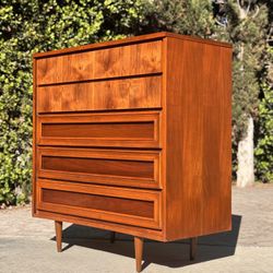 Refinished Mid Century Modern Walnut Tall Dresser – Brutalist 5 Drawer (FREE DELIVERY 🚚)