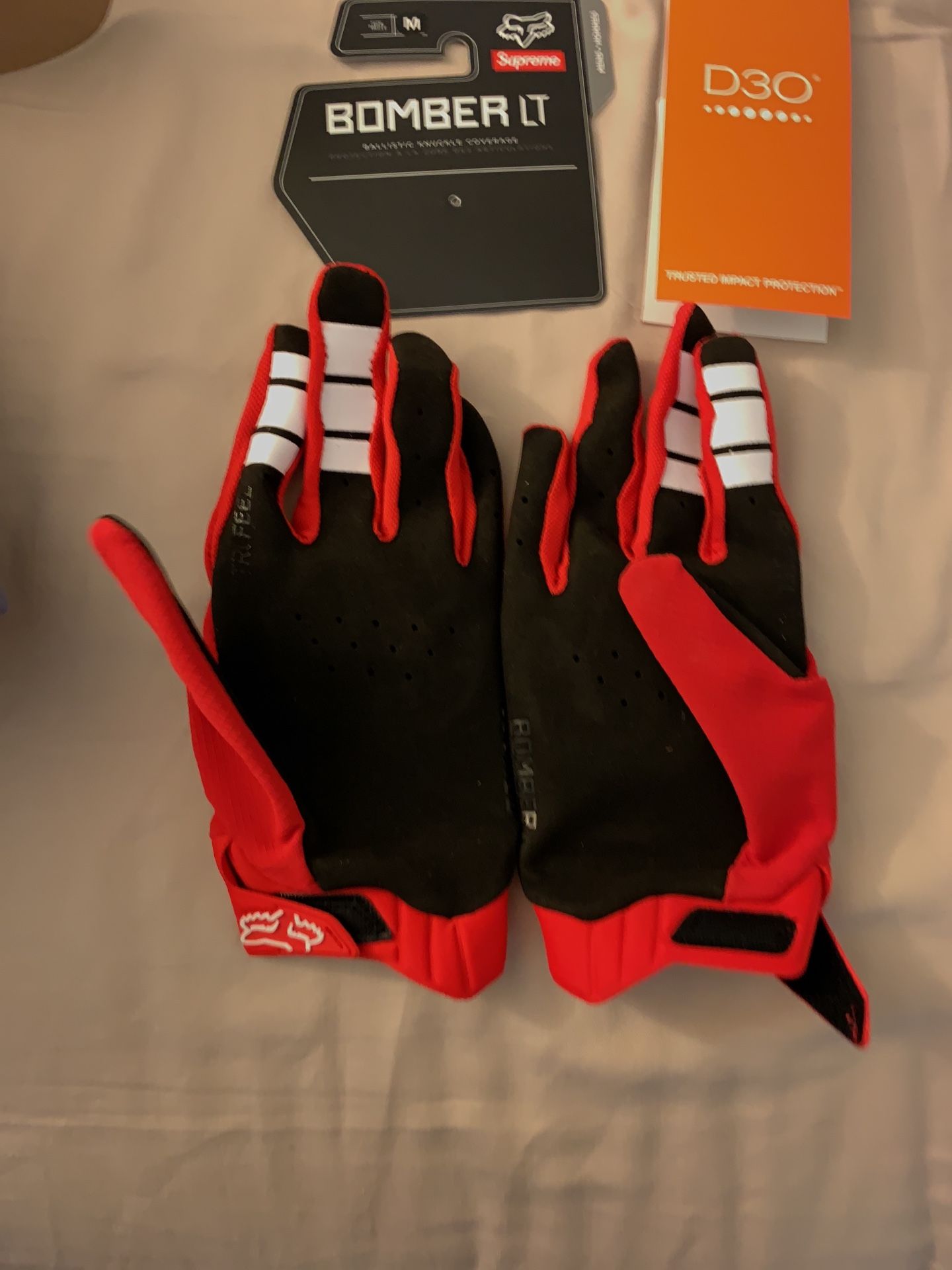 Supreme fox racing red gloves size medium new in plastic for Sale
