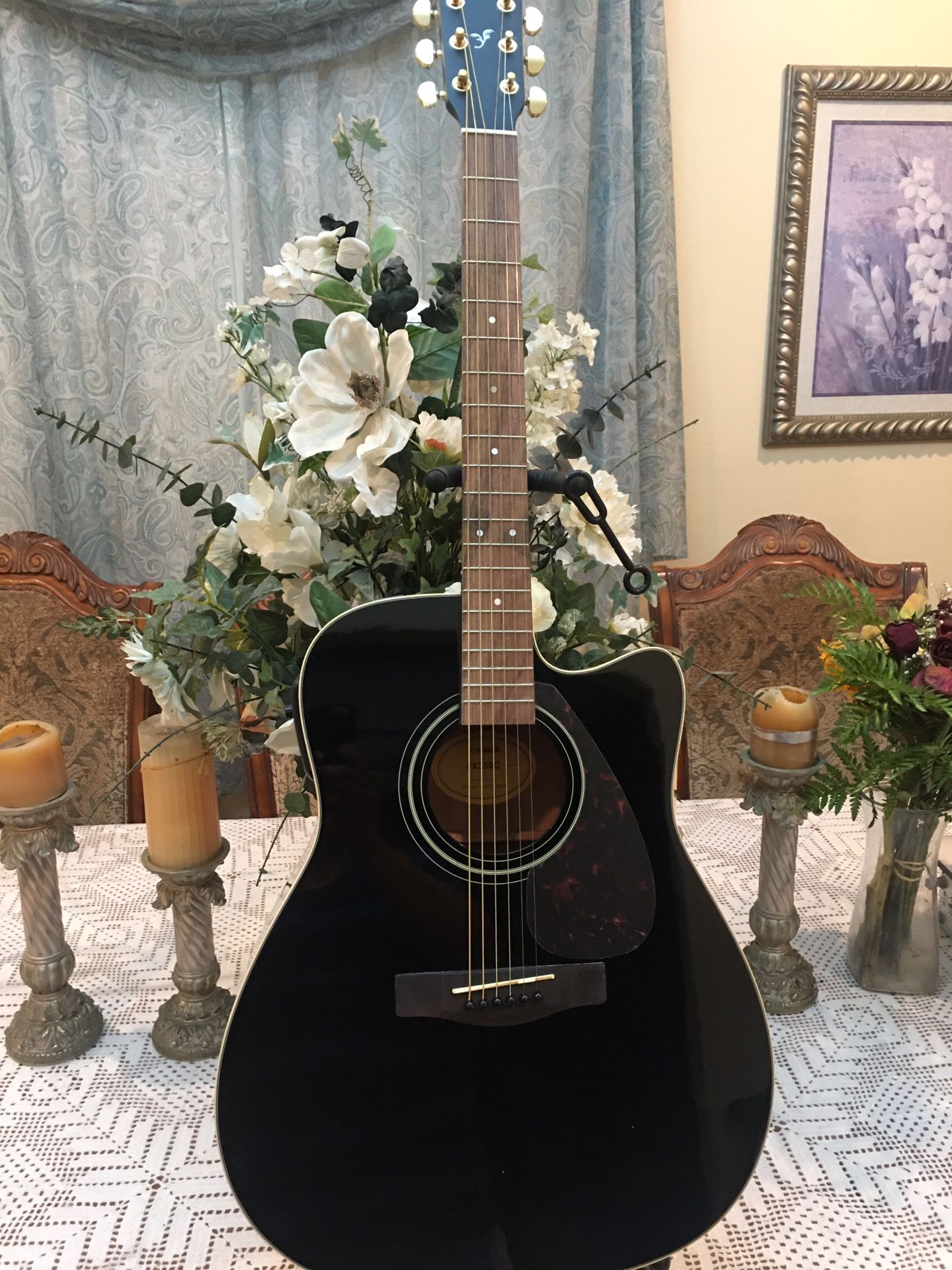 Yamaha FX335C electric acoustic guitar