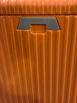 Nobl suit case med