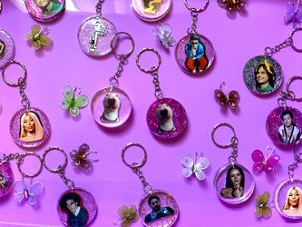 Custom picture keychains and letter keychains