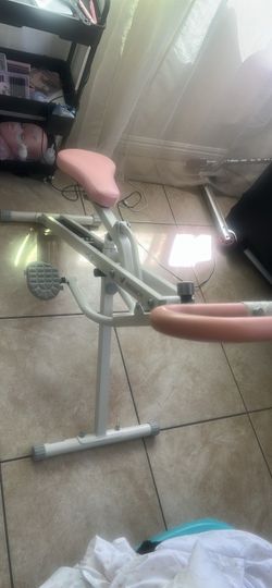 Squat fly machine