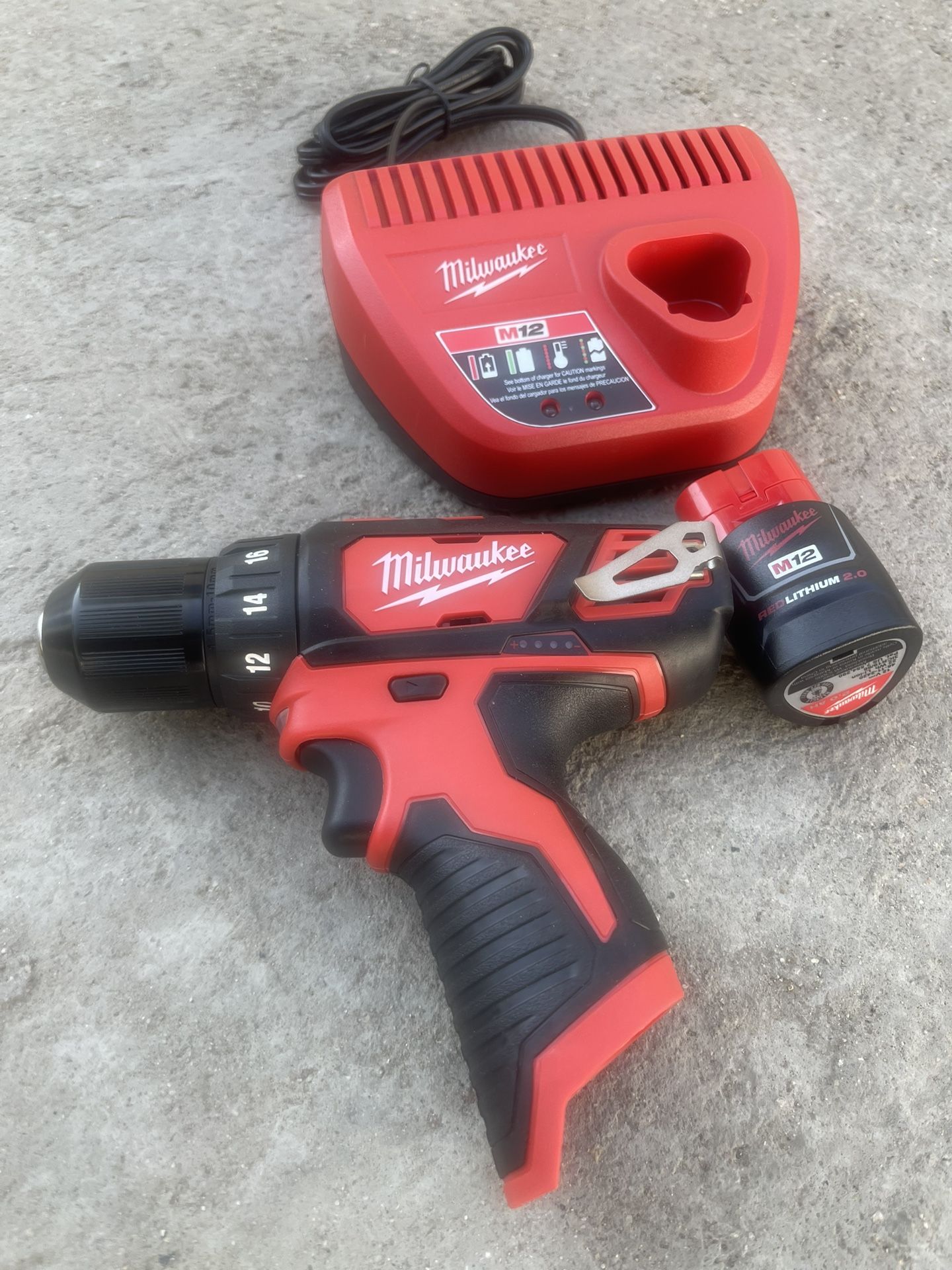 Milwaukee M12 Cordless 3/8 in. Drill/Driver