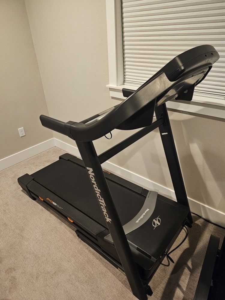 Nordictrack C700 Treadmill Moving Sale! for Sale in Snohomish, WA OfferUp