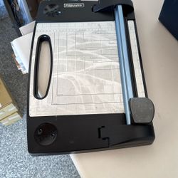 FISKARS Cutting Board Paper Rotary Cutter TableTop.
