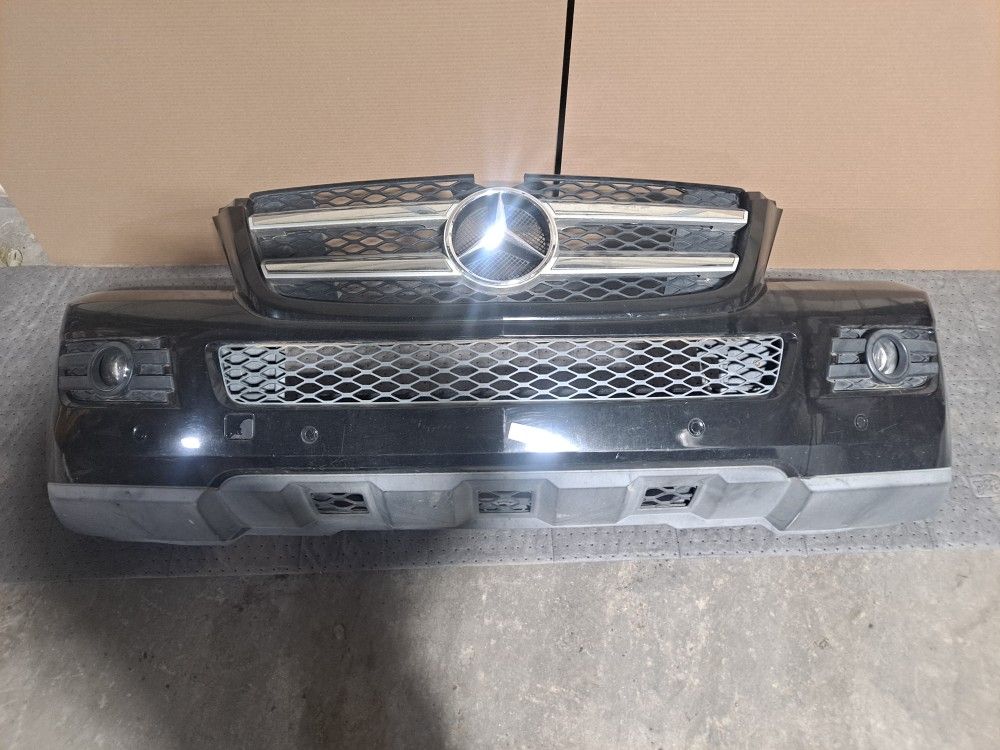 2007 Mercedes GL450 OEM COMPLETE BUMPER, GRILLE AND FOGLIGHTS