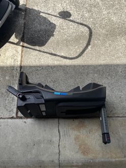 Car seat base for Nuna Pipa