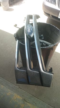 2 upper crome molding for expedition2017