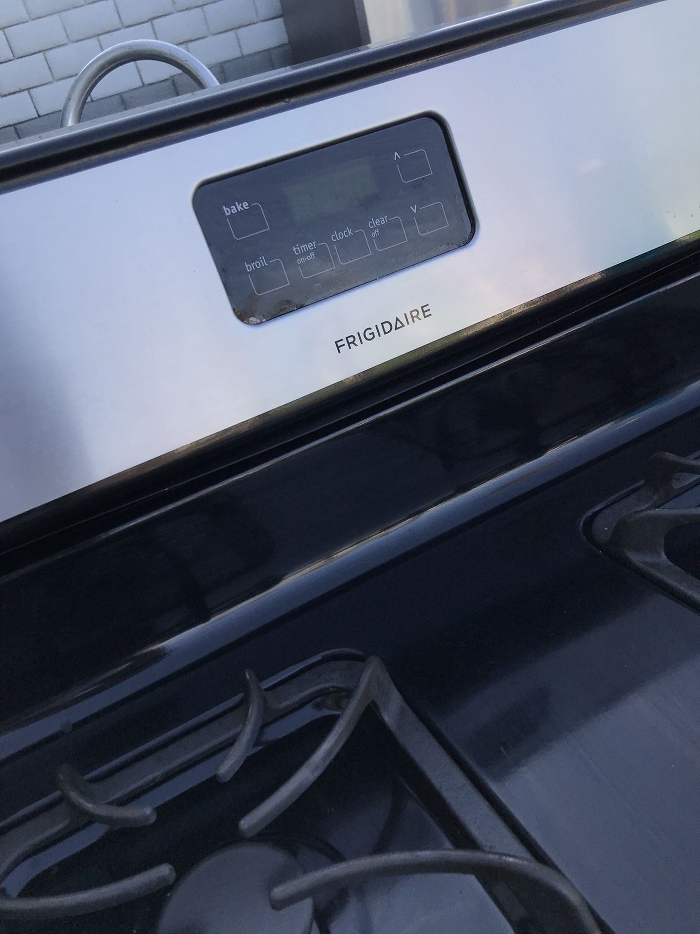 FRIGIDAIRE 4 BURNER GAS STOVE