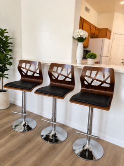 Adjustable bar stools