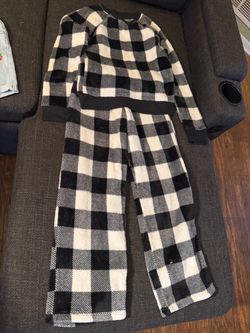 Cat and Jack girls plaid pajamas set