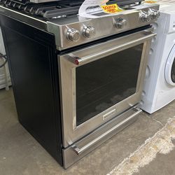 Brand New Gas Stove And Matching Microwave 