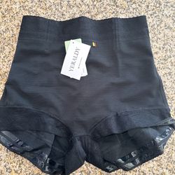 Curves By Yeraldy Boxer 