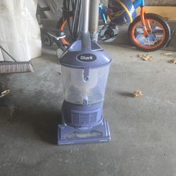 Shark lift away vaccum