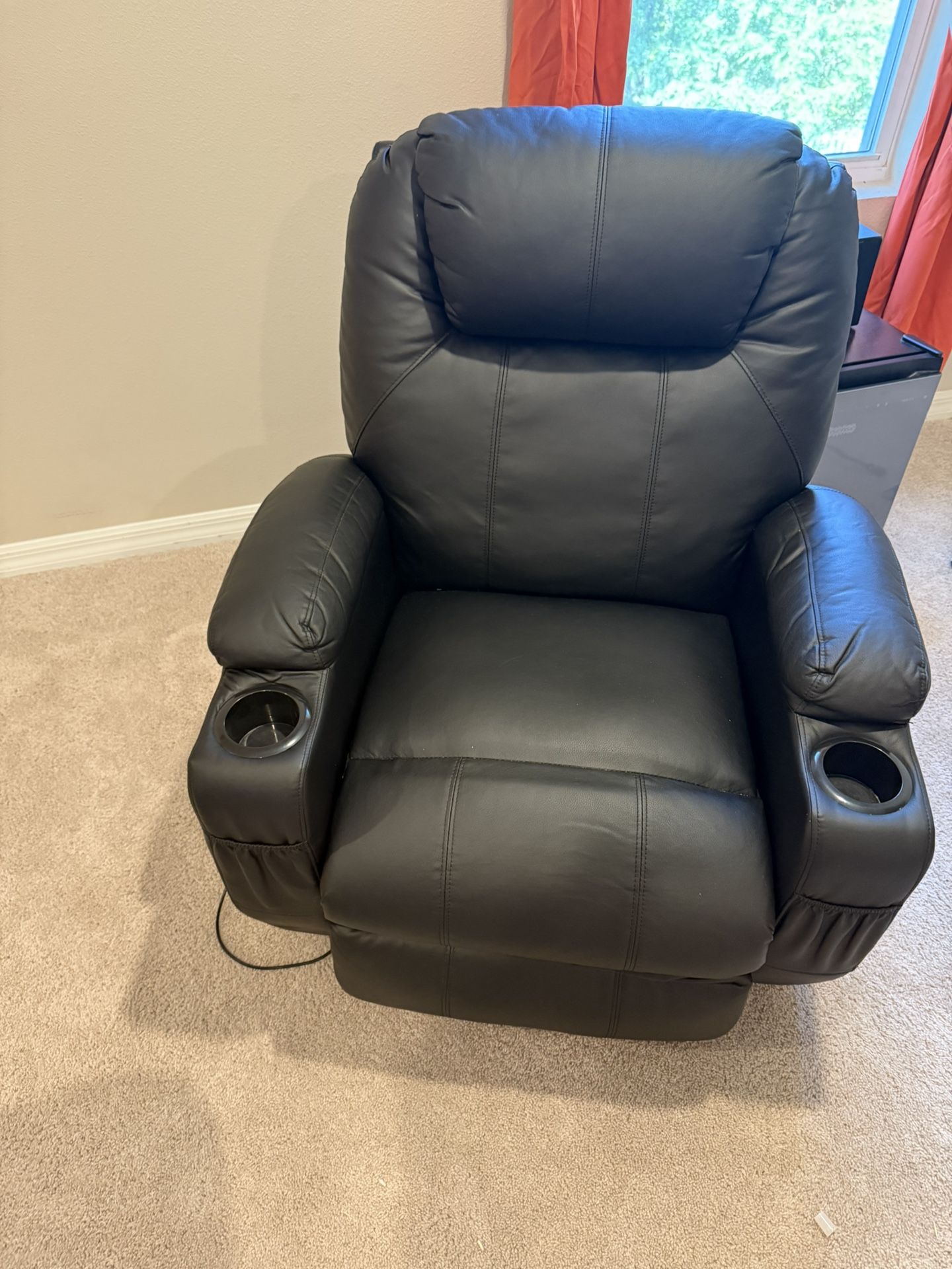 BLACK HEATED RECLINER