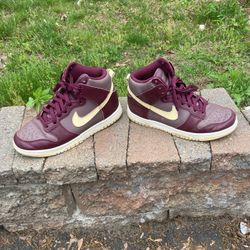 Kids 5.5 Nike shoes 