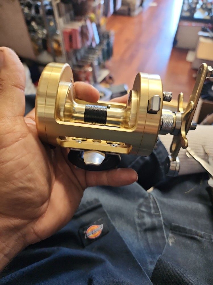 Shimano Calcutta 700 With Wooden Handle Fishing Reel
