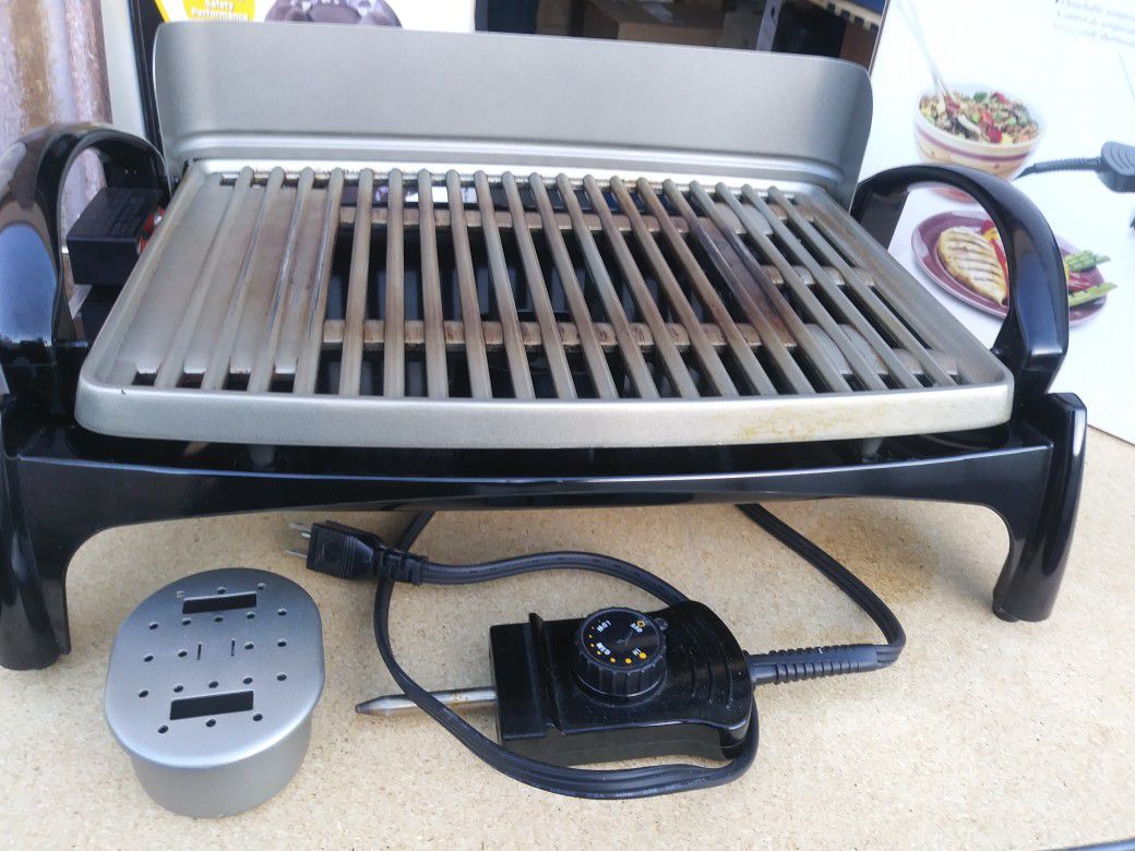 Ninja GR101 Sizzle Smokeless Indoor Grill & Griddle for Sale in Phoenix, AZ  - OfferUp