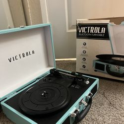 NEW VICTROLA BLUETOOTH TURNTABLE