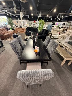 7 PC  DINING TABLE