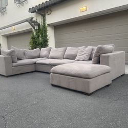 Beautiful Gray Sectional Couch In Good Condition - Free Delivery 🚚 