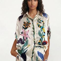 Luxury Satin Oversized Blouse with Sophisticated Print. Size: S