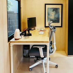 autonomous smartdesk levitate