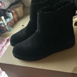 Brand New Ugg Boots Never Been Worn Size 9