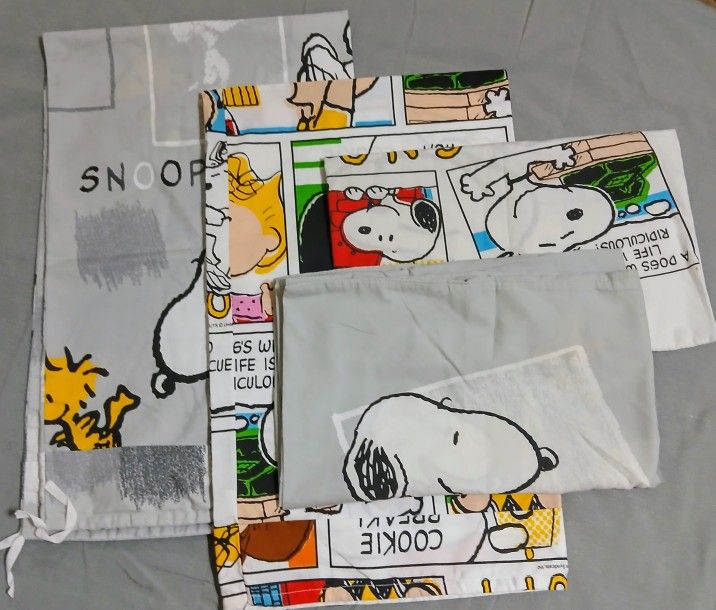 Set Of 4 Snoopy Pillow Cases