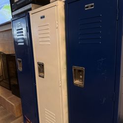Set Of Metal 4 Foot Lockers With Options For Locks Free Side  Table