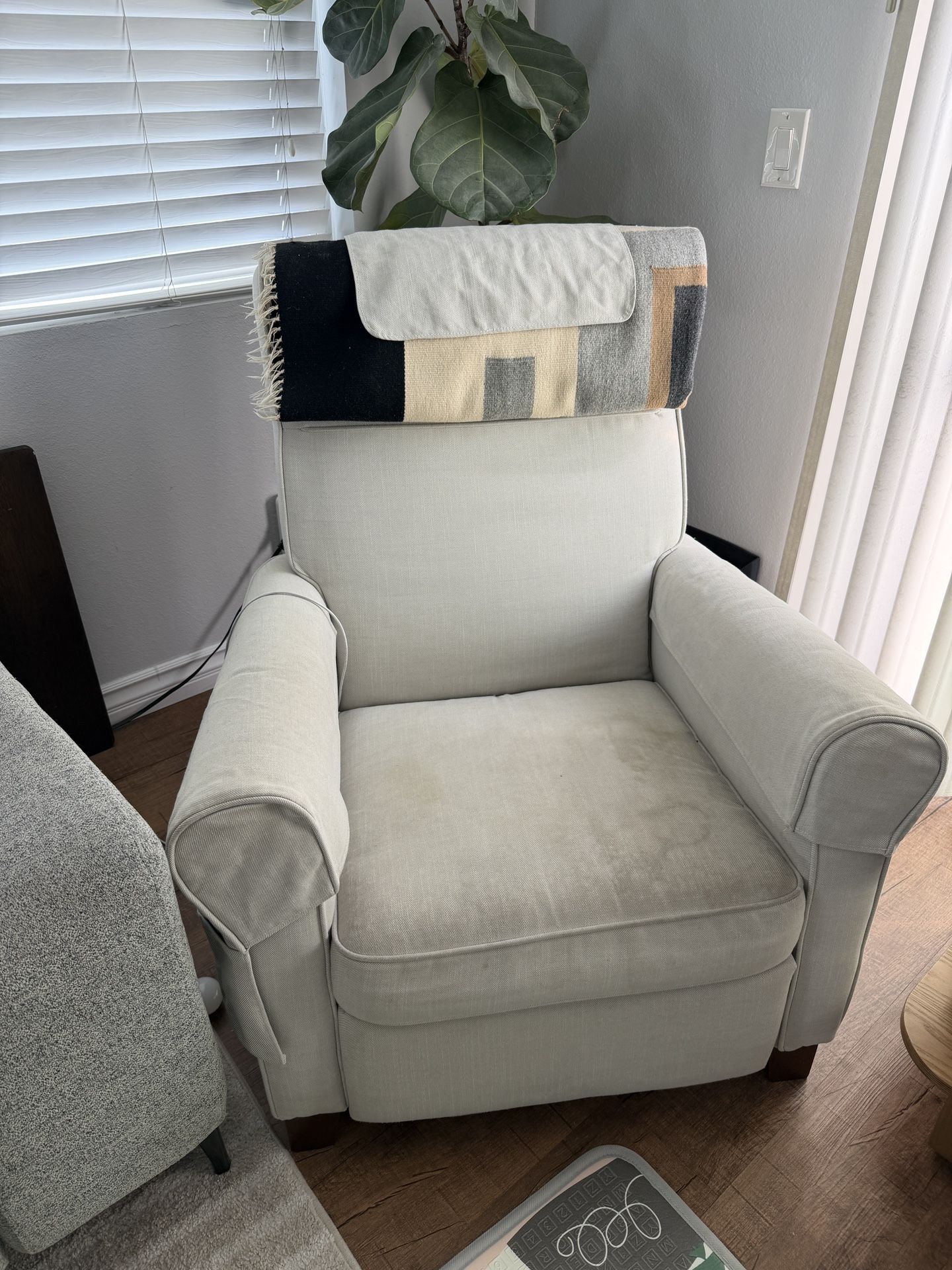 Comfy Armchair W/ Recliner!