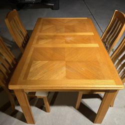Dining Table With 4 Chairs $120