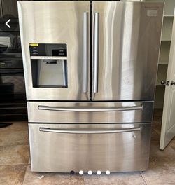 Samsung 28 Cu. Ft. 4-Door French Door Stainless Steel Refrigerator w/ FlexZone